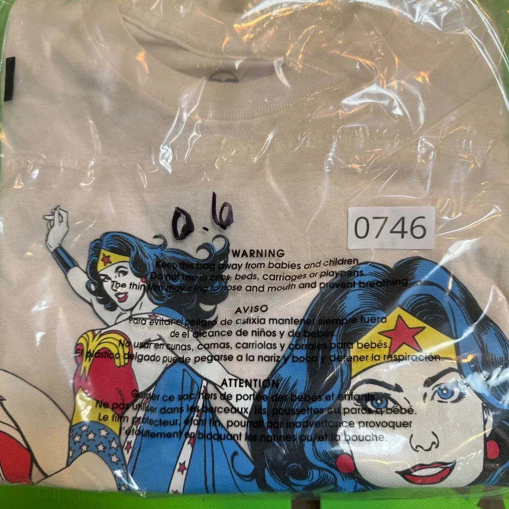 DC Comics Wonder Woman Graphic T-Shirt Tan Hybrid Apparel Medium Retro Comic Tee
